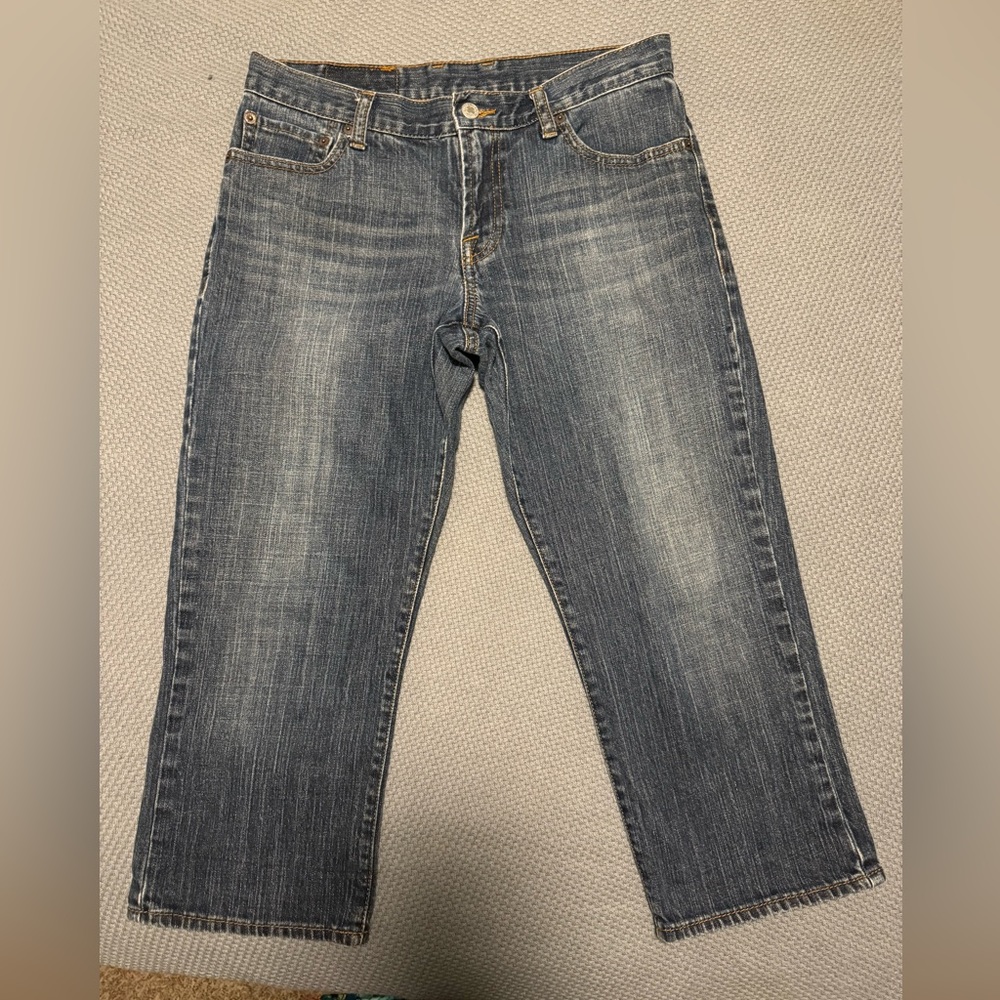 Lucky brand women’s jean capris.  Excellent condition.  Size 29